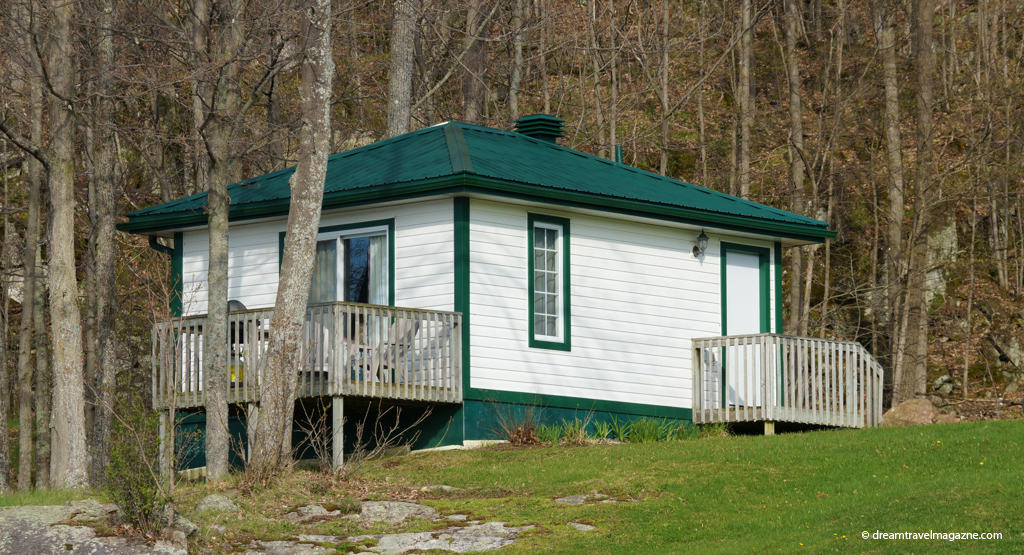 Viamede Resort_2014_Kawarthas_One bedroom cottage on hill