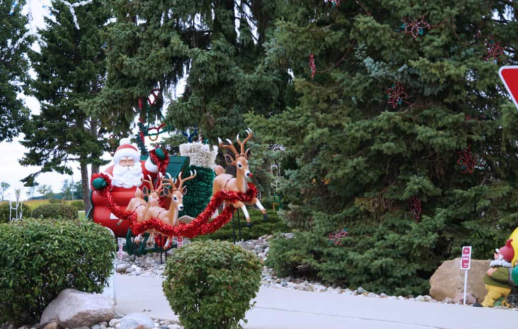 Bronners Christmas Wonderland-Michigan_dream-travel-magazine_04