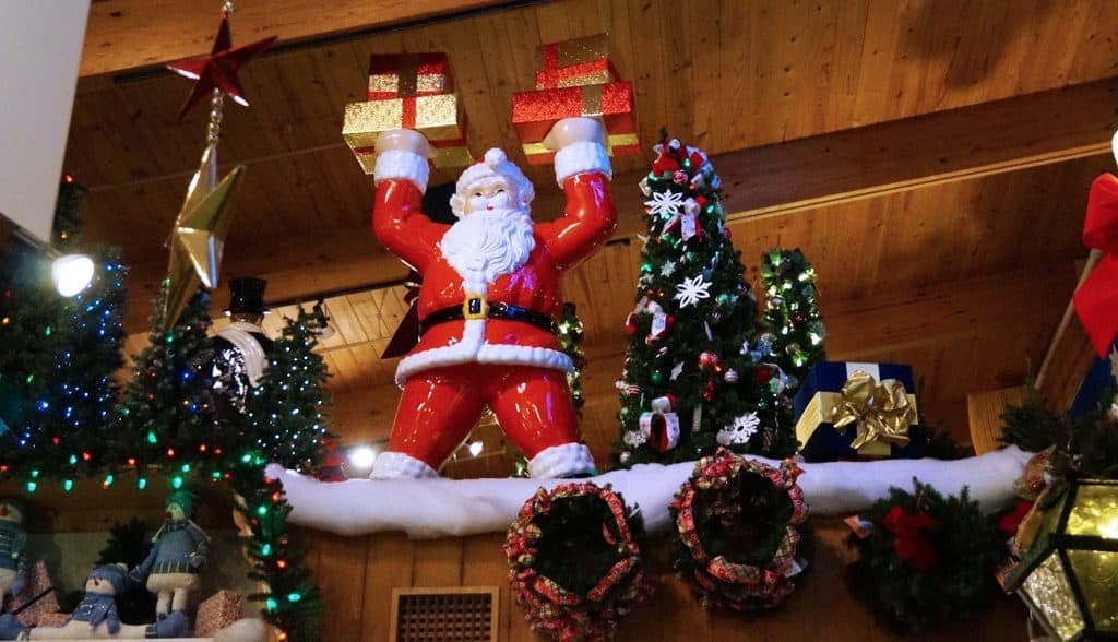 Bronners Christmas Wonderland-Michigan_dream-travel-magazine_08