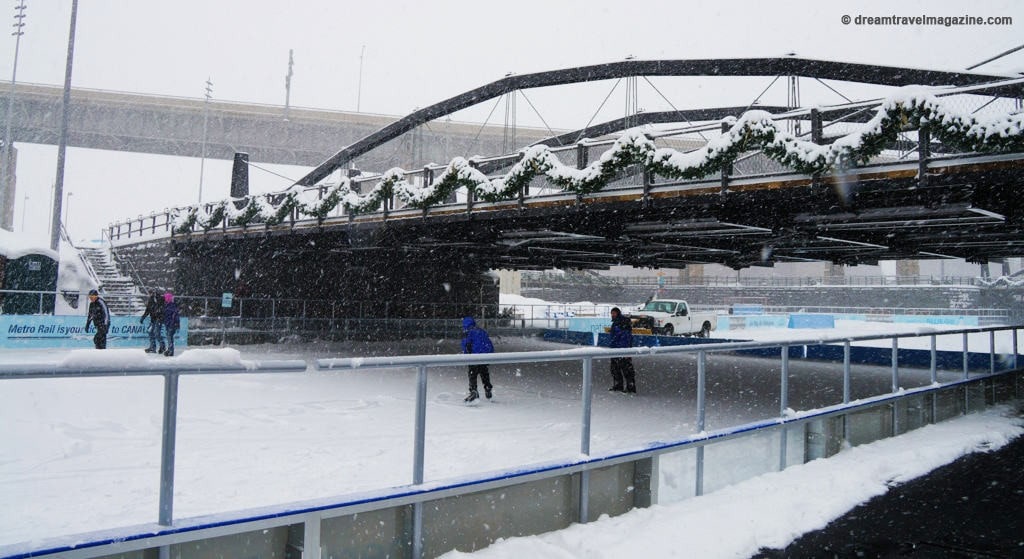 Buffalo-canalside-skating-snow-day_03