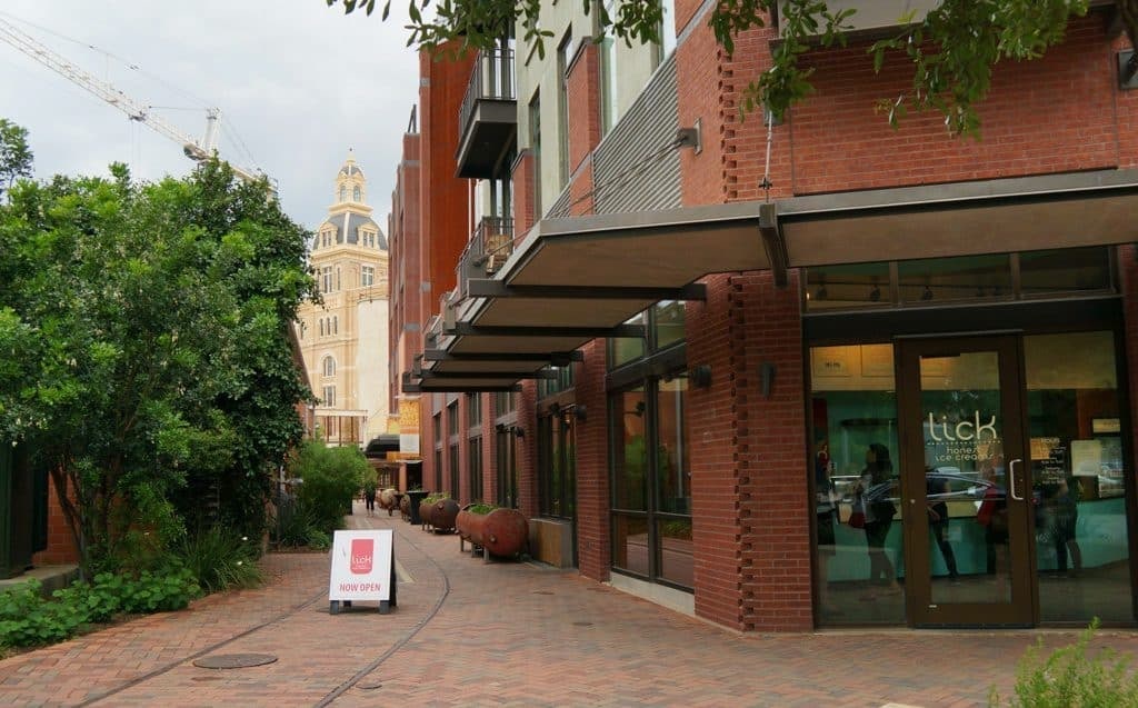 San-Antonio-Texas-USA-Pearl-Street-Brewery-District-5