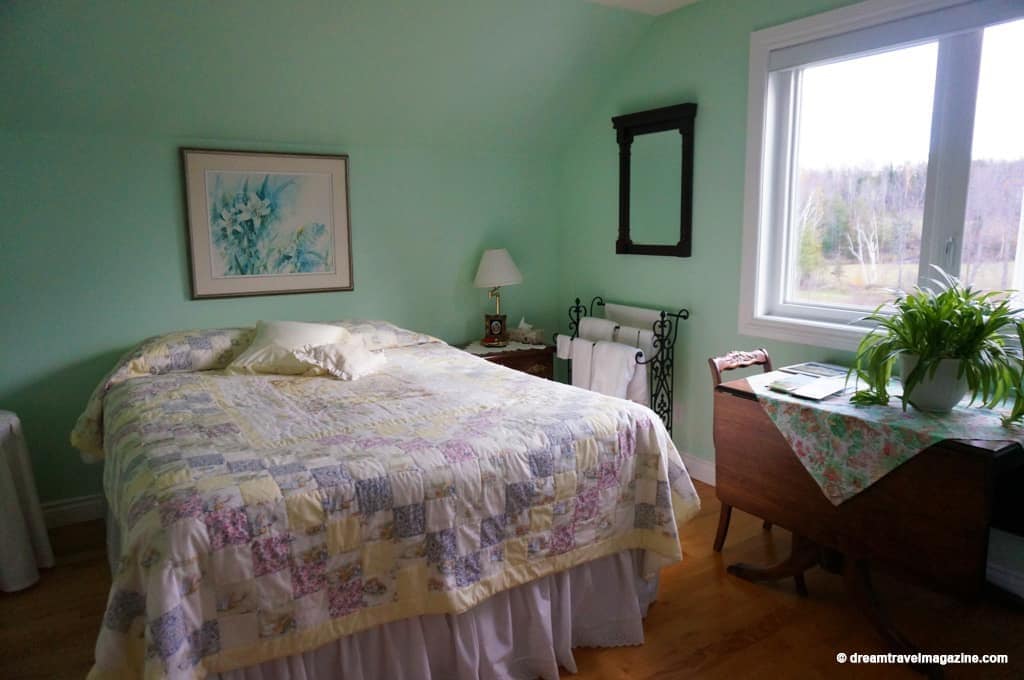 Deakins-Bed-and-Breakfast_Killaloe_Ontario Highlands_01