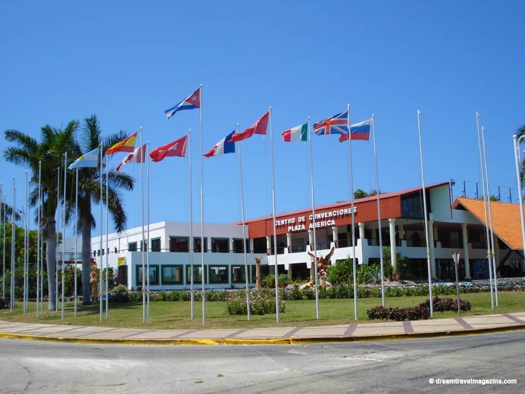 style-jaunt-transat-shopping-in-cuba_03