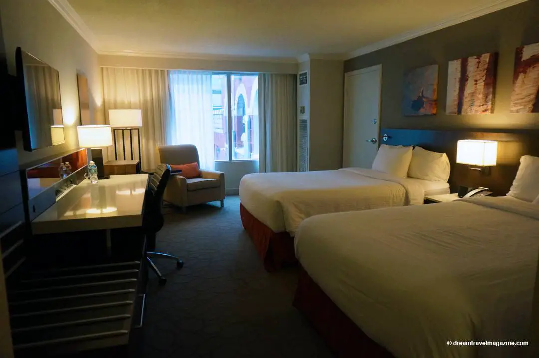 Room Delta London Armouries‎ Hotel Ontario 
