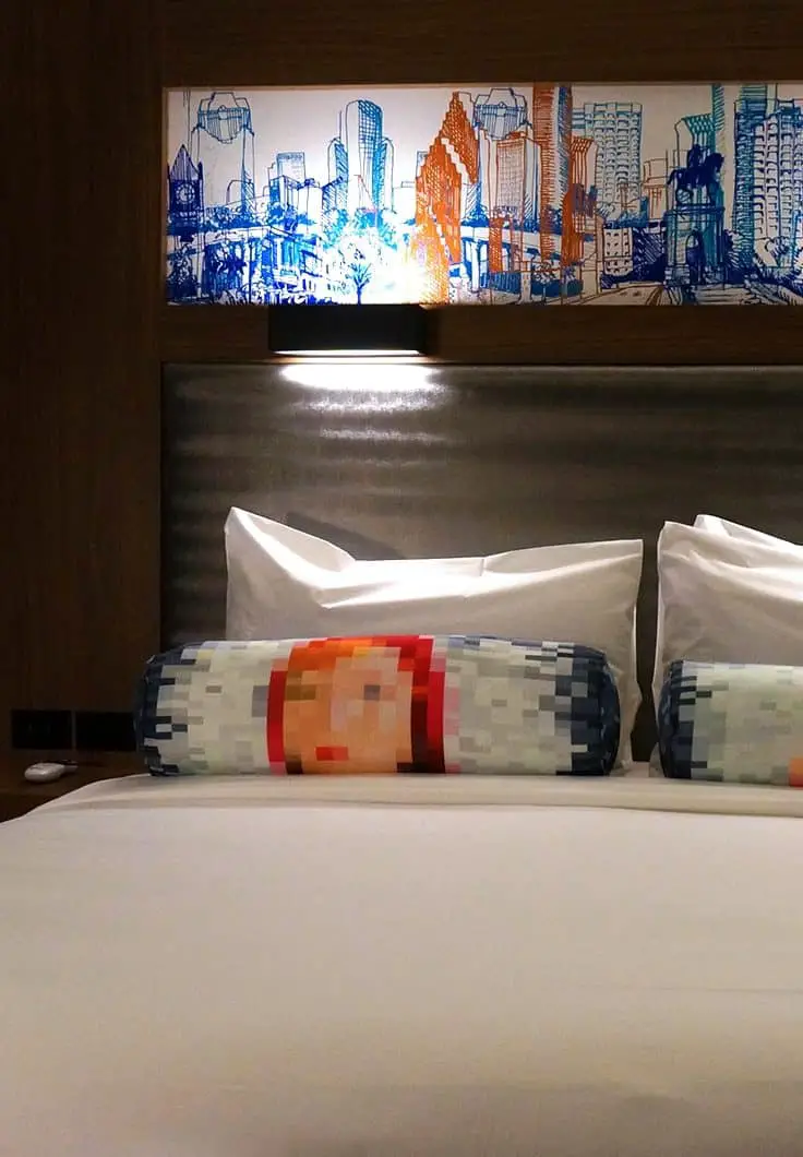 Aloft Houston downtown is centrally located and offers exclusive features like its Rooftop patio and bar complete with pool. The hotel features spacious boutique style rooms and all the Aloft inspired amenities you know and love.