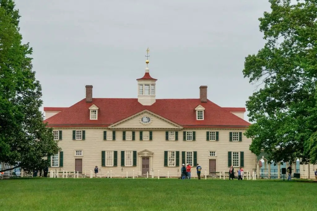 In this article we cover a one day itinerary of things to do in Fairfax Virginia. From touring historical sites like Mount Vernon, shopping at Tyeson's Corner to eating amazing food, check out our suggestions here.
