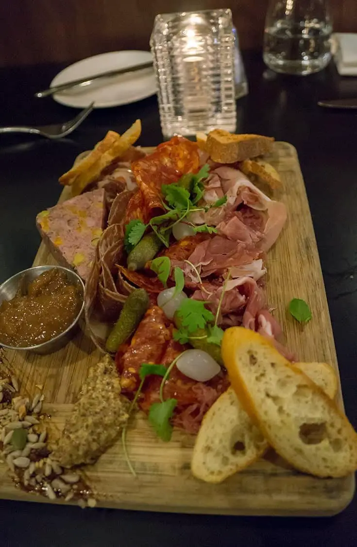 Maggie Oakes Restaurant, located in the heart of Old Montreal is sure to delight you with their in-house aged meats and fresh veggies. | Restaurant Review | Montreal | Quebec |