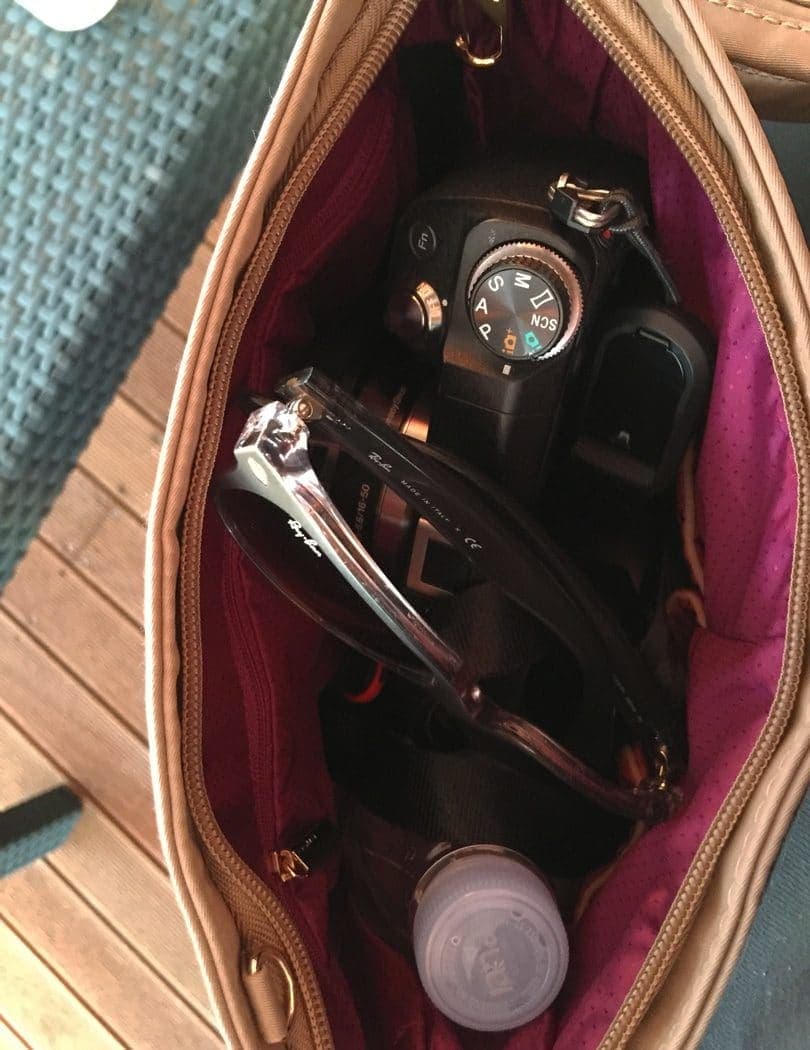 Travelon_tailored_collection_saddle_bag_inside