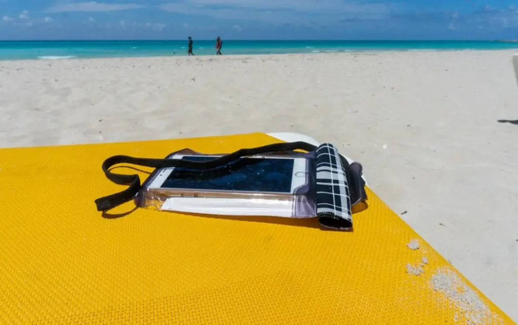 protect your phone on the beach Travelon waterproof smartphone bag