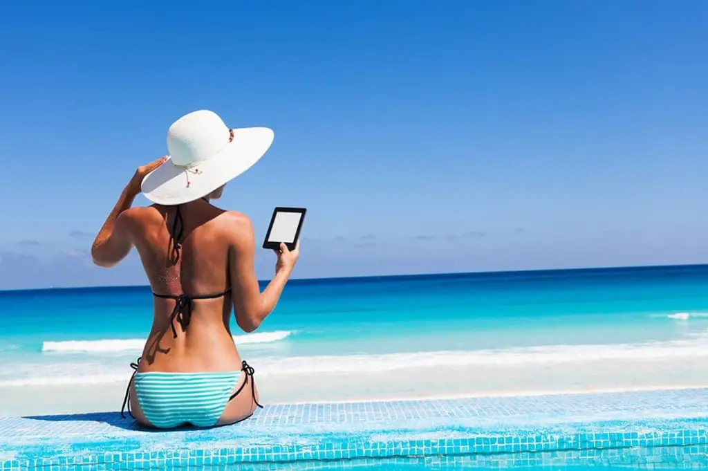 Best E-readers for the Beach and the Outdoors