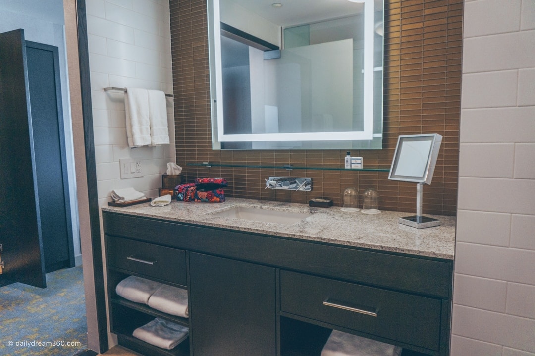 Bathroom Hotel X Toronto Signature King Room