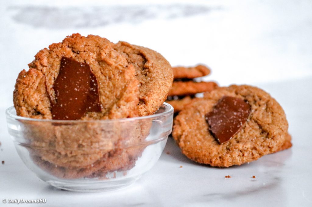 Keto Almond Butter Cookies with Chocolate Recipe