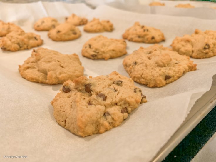 Keto Peanut Butter Chocolate Chip Cookies