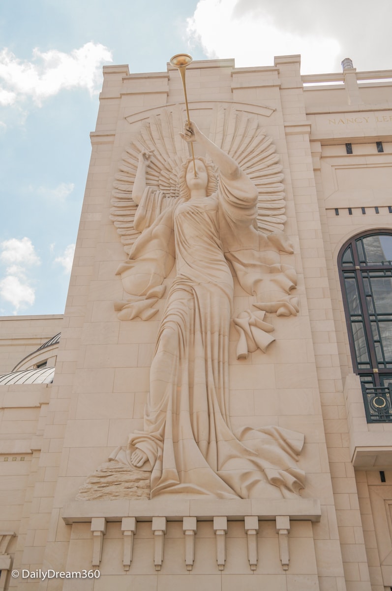 Angel statues on side of Fort Worth opera house