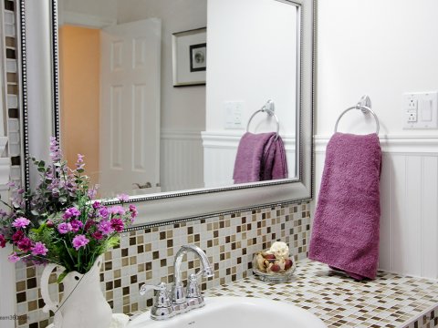7-Day Declutter Challenge: Cleaning and Organizing Bathrooms