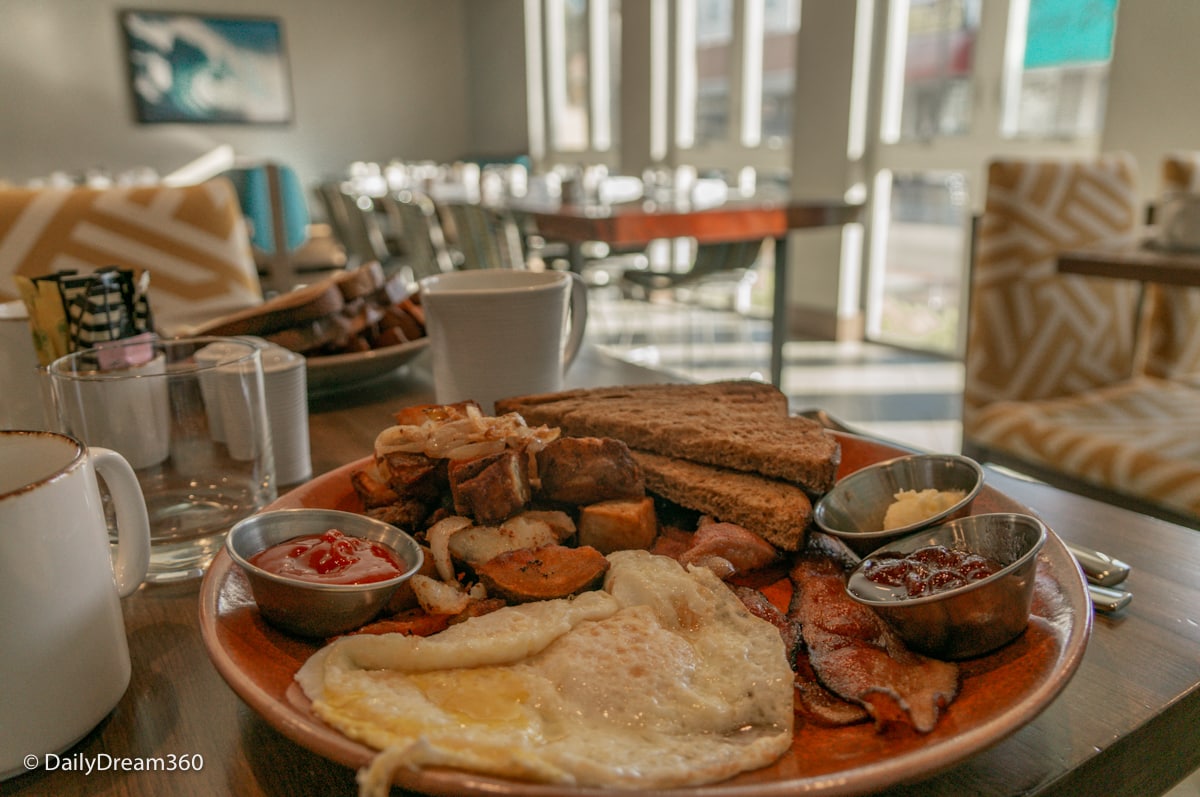 Breakfast at the Inn at the Pier