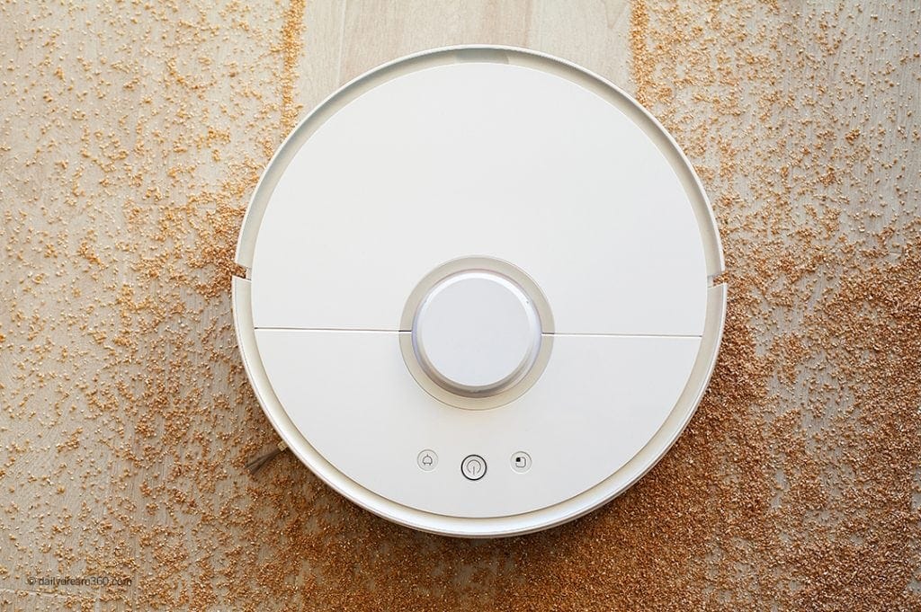 Robot Vacuum cleans floor