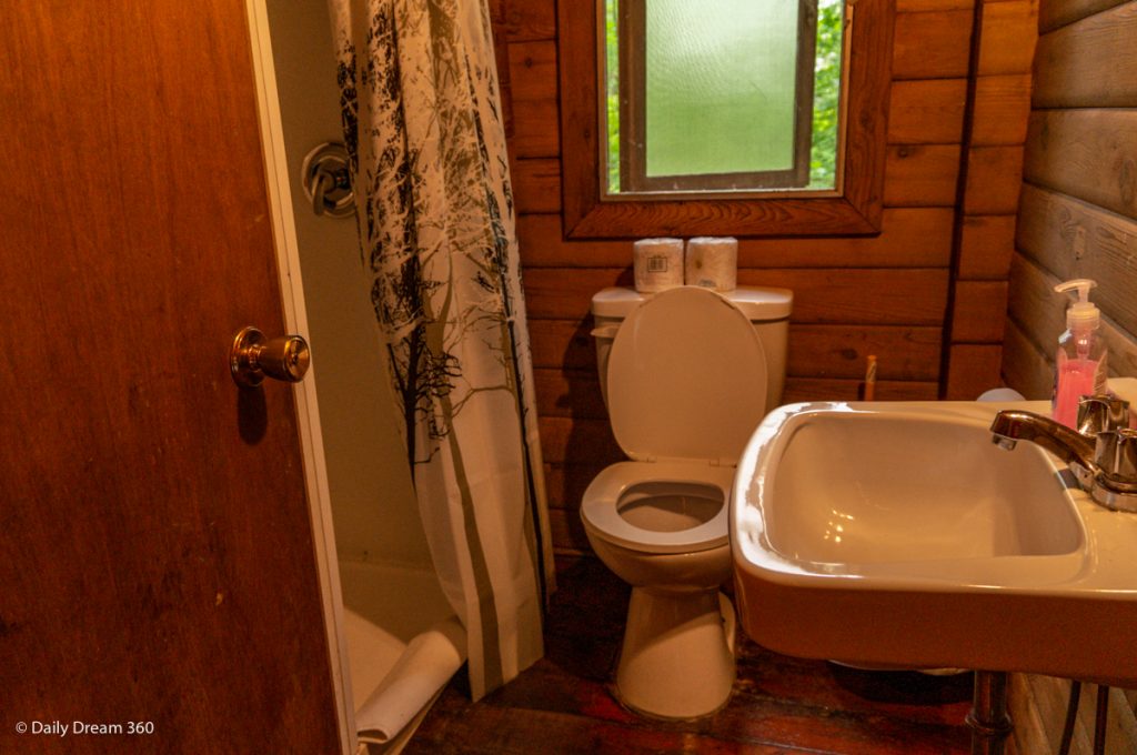 Bathroom  of Muskoka Beer Spa cabin 7