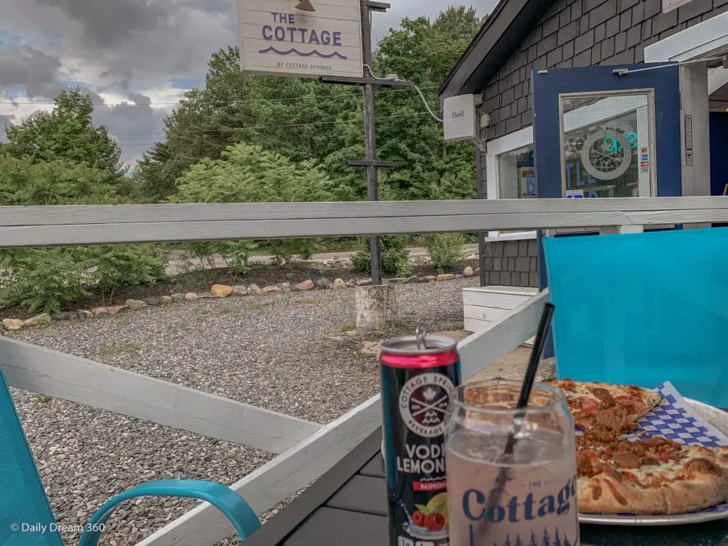 Cottage Springs drink and pizza at the Cottage located at the Muskoka Beer Spa