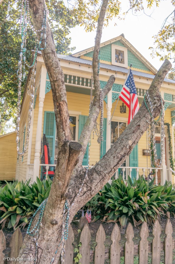 house decorated for holidays in Mandeville LA