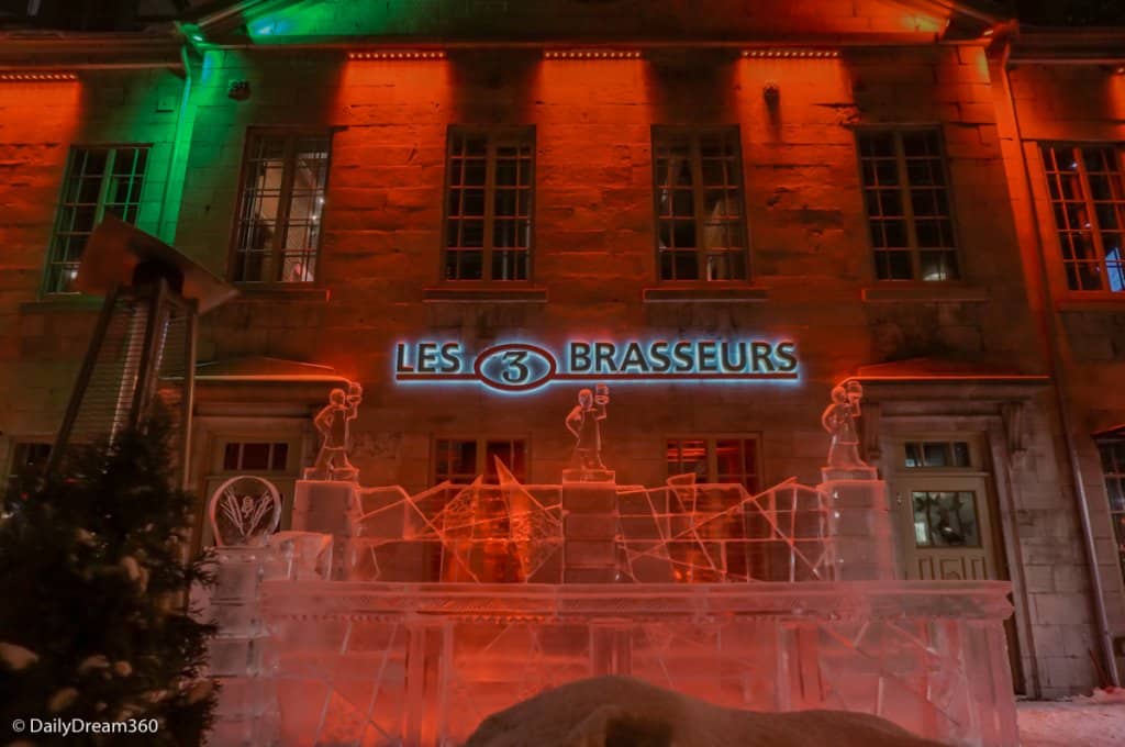 Outdoor ice bar on patio at Les 3 Brasseurs Quebec City