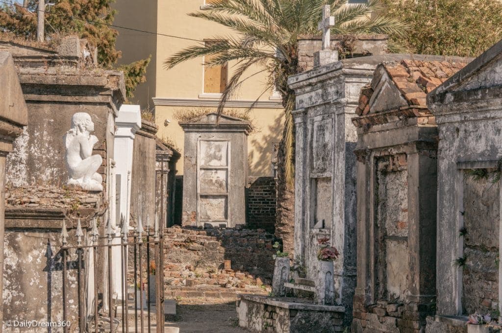 Cemetery Tours with 2 Chicks Walking Tours New Orleans